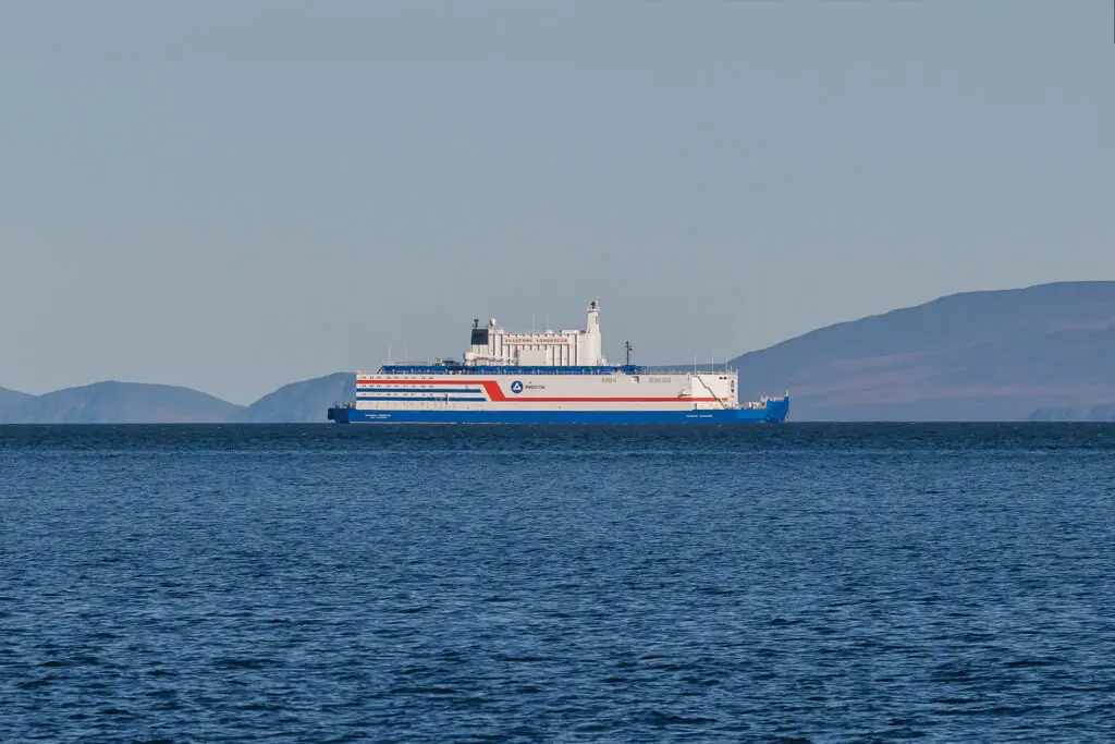 Прибытие плавучей атомной электростанции «Академик Ломоносов» в город Певек