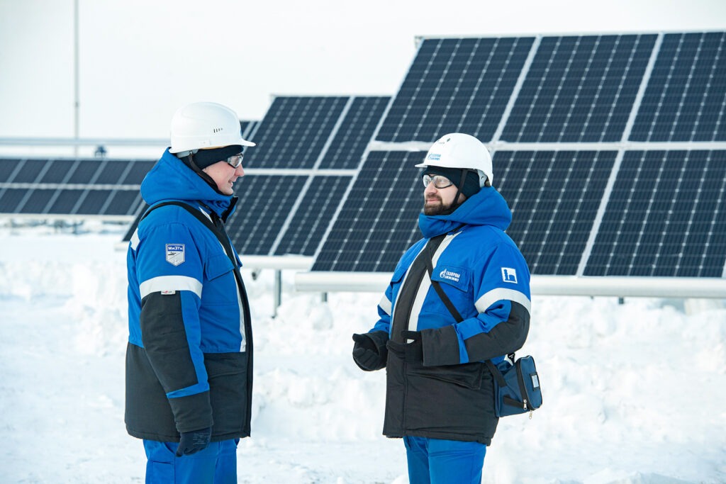 Солнечные панели на территории Омского нефтеперерабатывающего завода