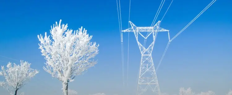 ЛЭП в морозный день