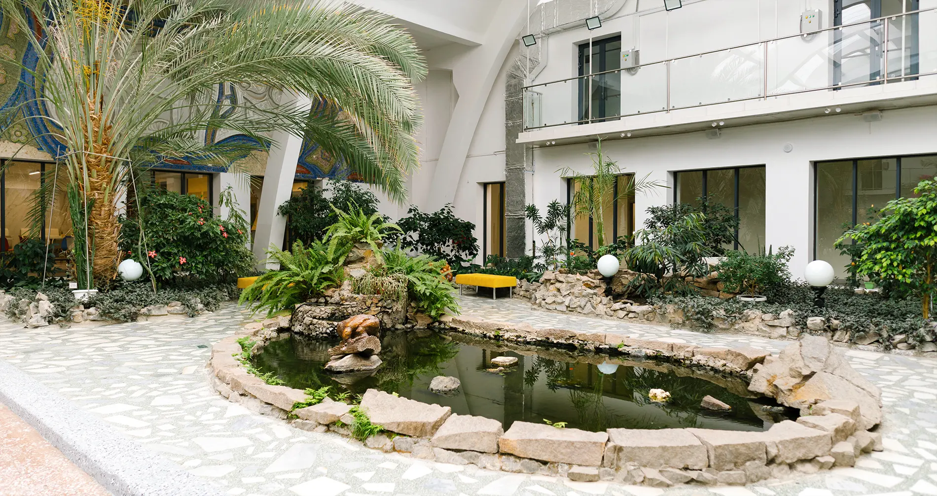 Зимний сад в поселке Рефтинский. Фото: Центр поддержки и развития современного искусства «За Арт». Автор: Анна Марченкова