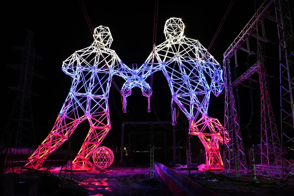 ЛЭП футболисты. Фото: irao-generation.ru