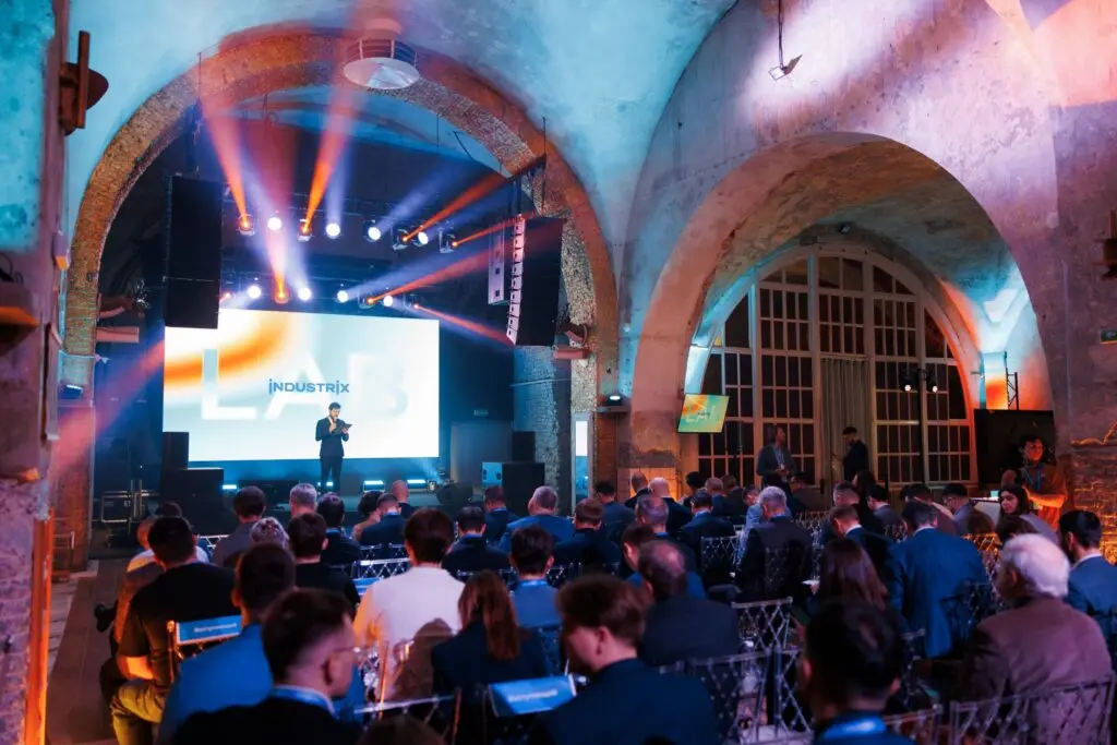 Зал финала программы Индастрикс