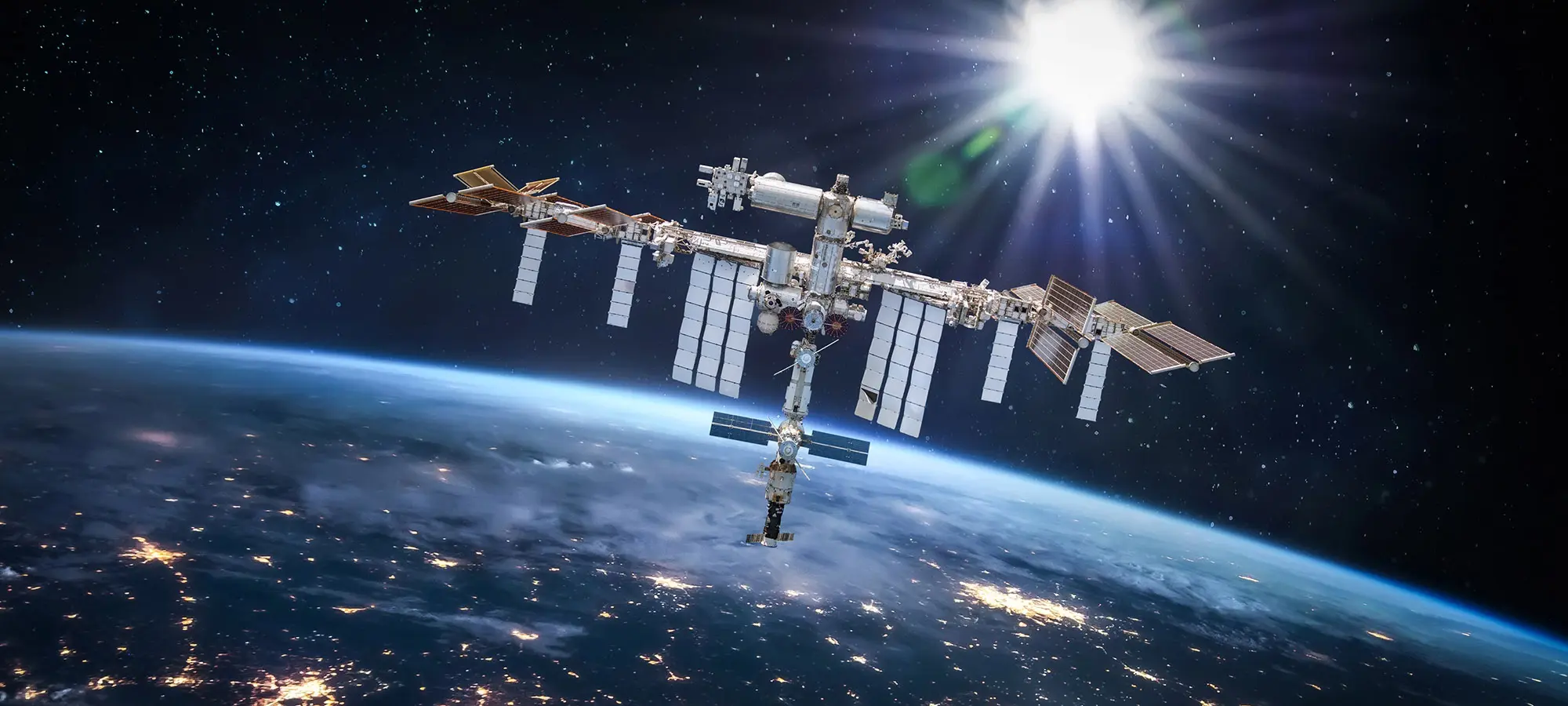 Международная космическая станция в космическом пространстве