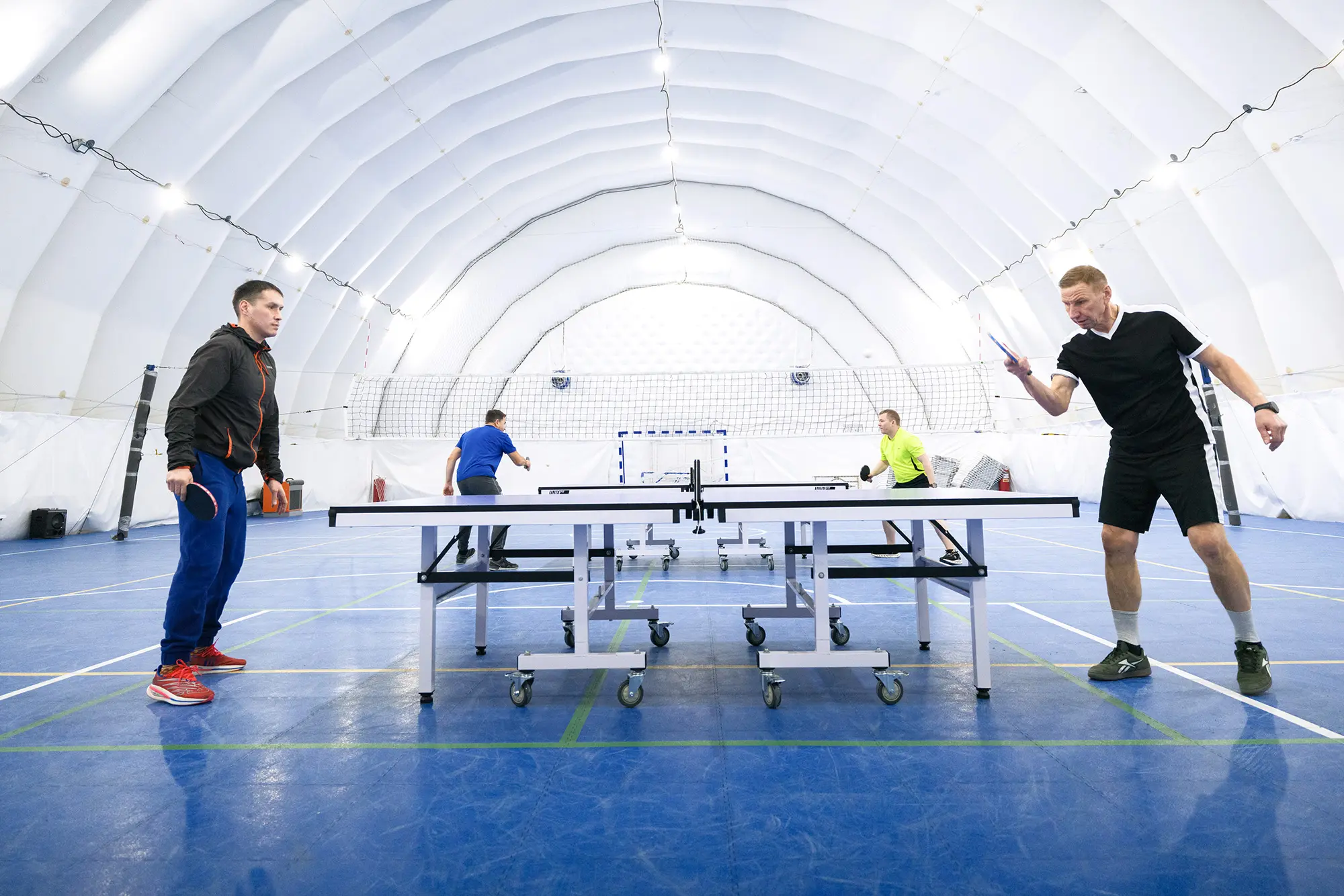 Настольный теннис в зоне отдыха жилого комплекса вахтовиков