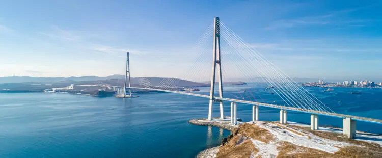 Вид на Русский мост во Владивостоке. iStock