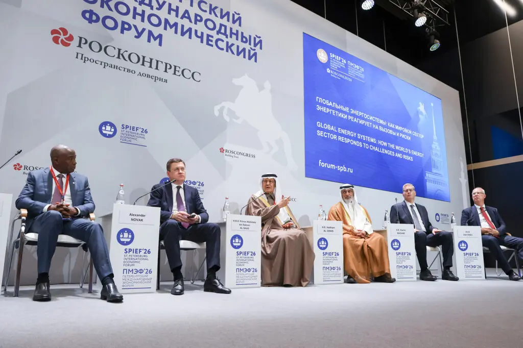 Сессия: «Глобальные энергосистемы: как мировой сектор энергетики реагирует на вызовы и риски» на ПМЭФ 2026. Фото: photo.roscongress.ru/ Артём Пряхин