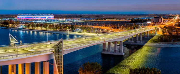 Вид на Ворошиловский мост в Ростове-на-Дону. Фото: Shutterstock